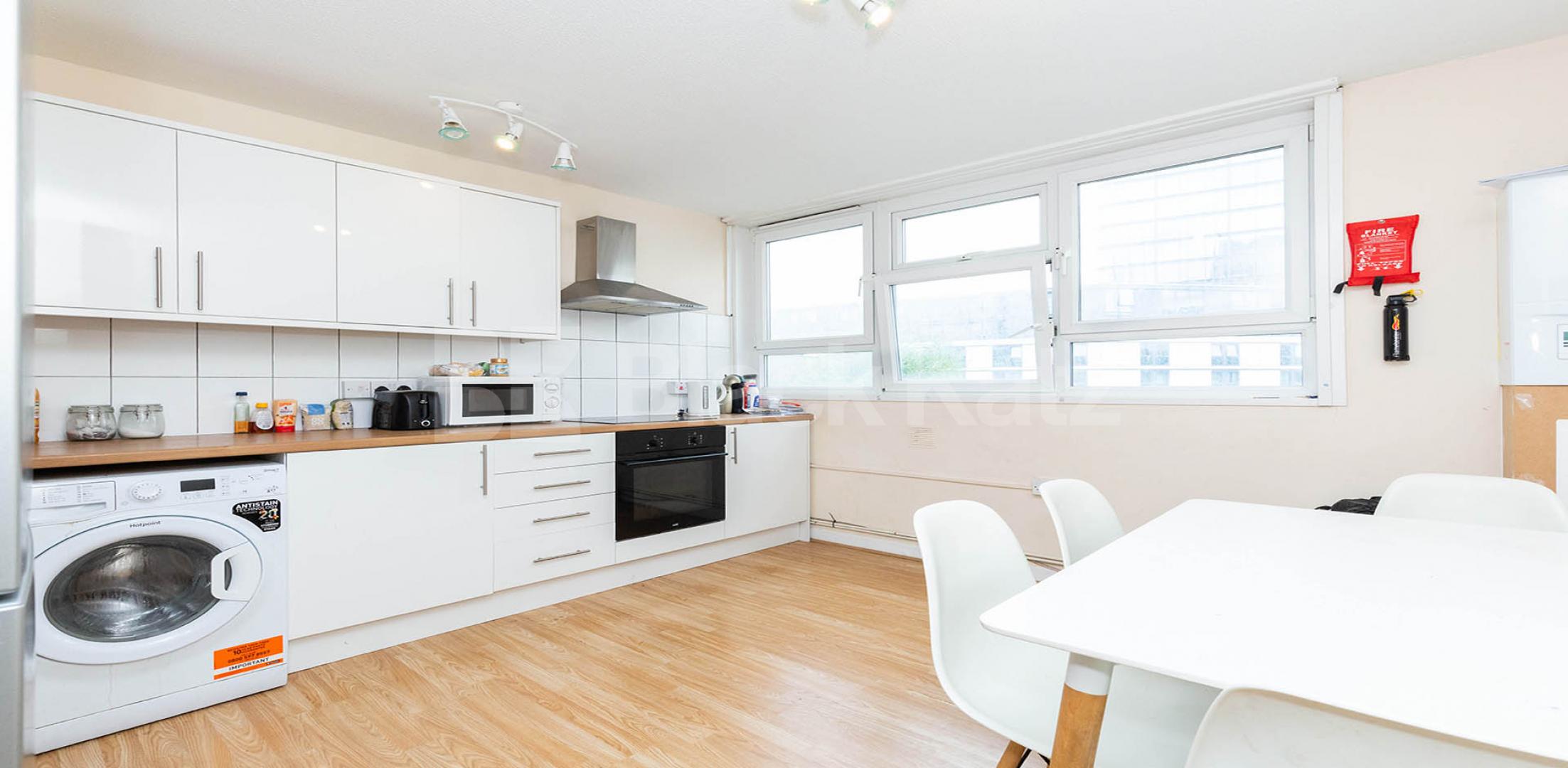			PERFECT FOR 4 SHARERS!, 4 Bedroom, 1 bath, 1 reception Apartment			 Pickard Street EC1V, ANGEL-CLERKENWELL-OLD STREET